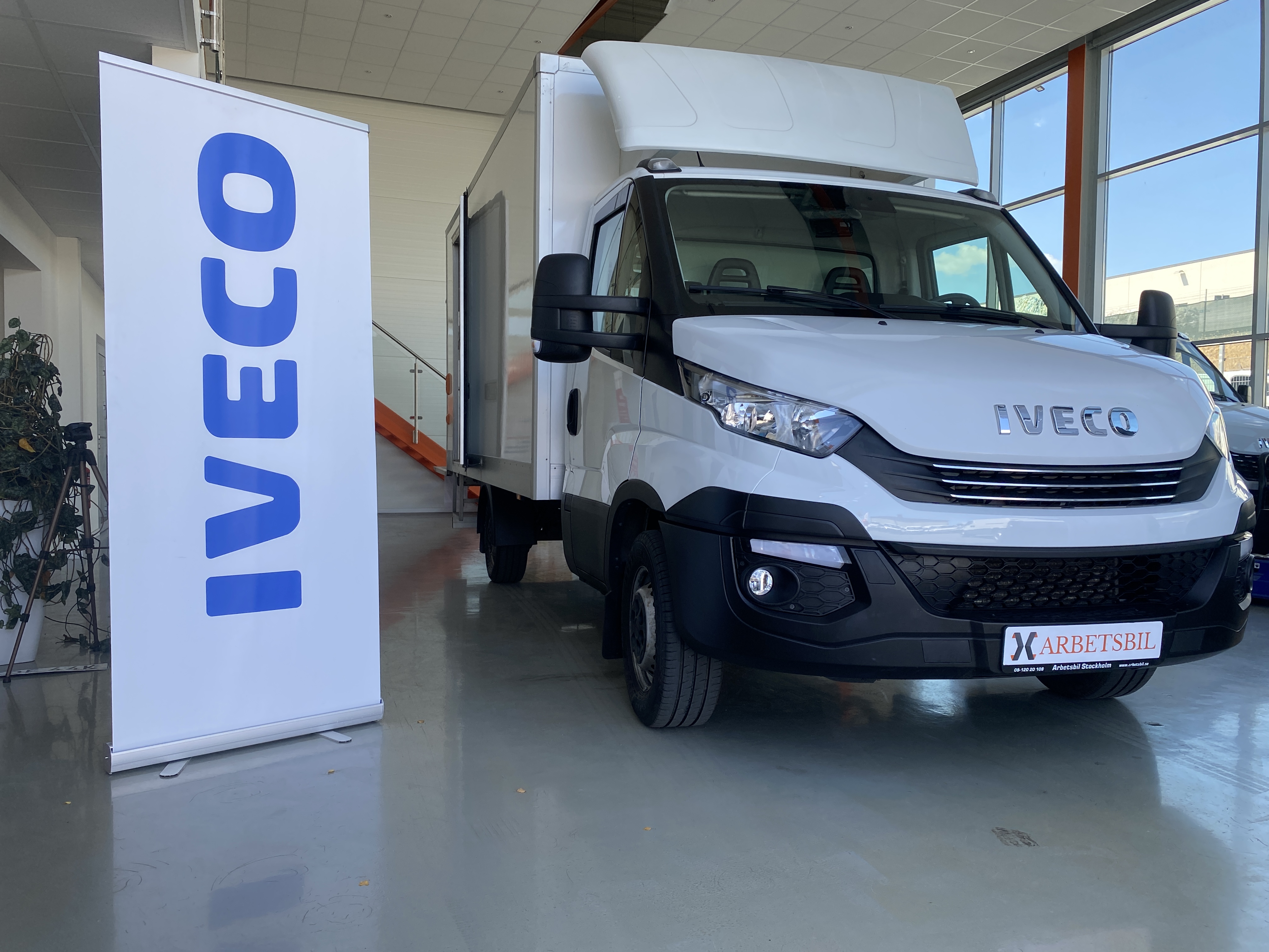 Iveco Daily 35S14 SKÅP/LYFT 2.3 JTD Hi-Matic LASTVIKT 1010KG