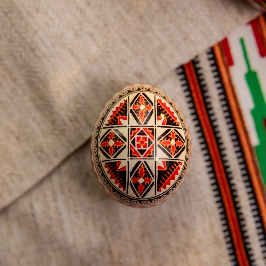 Благодійна писанка до великоднього столу