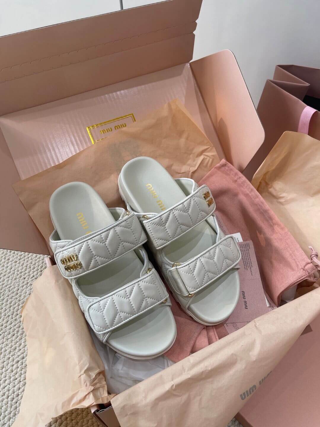 Miu Miu шльопанці