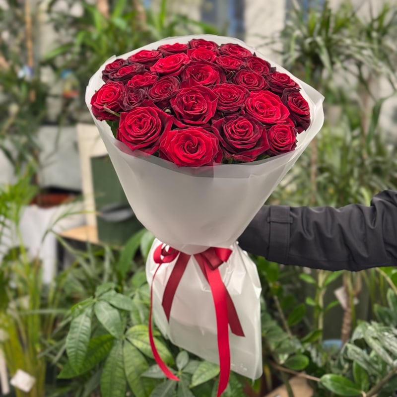 19 червоних троянд "Гран Прі"