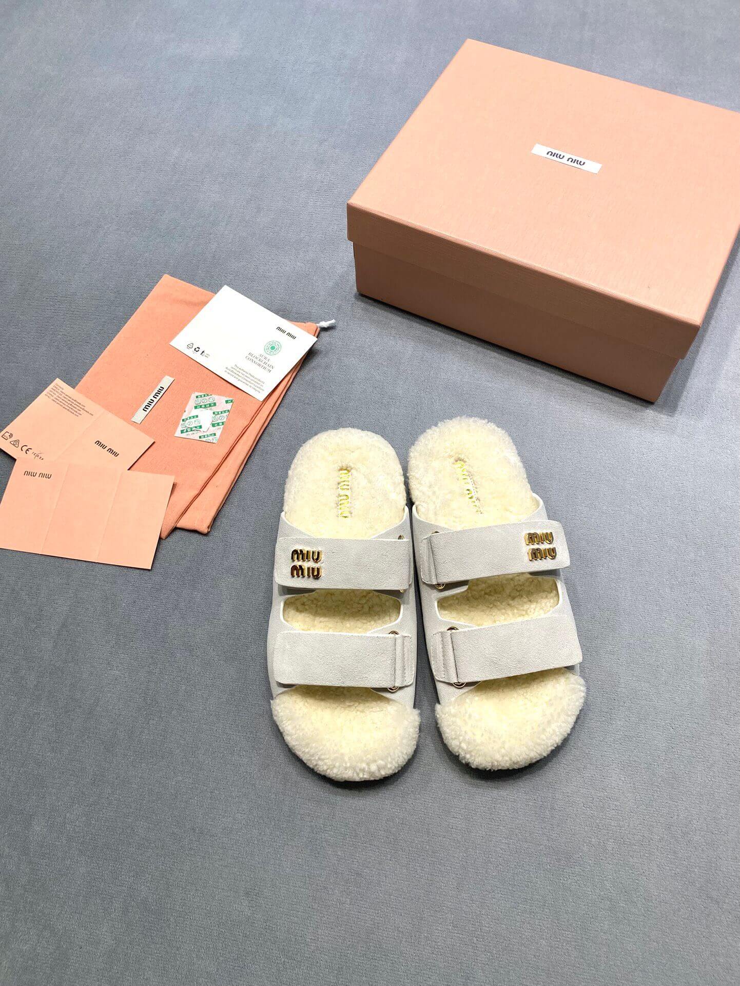 Miu Miu шльопанці