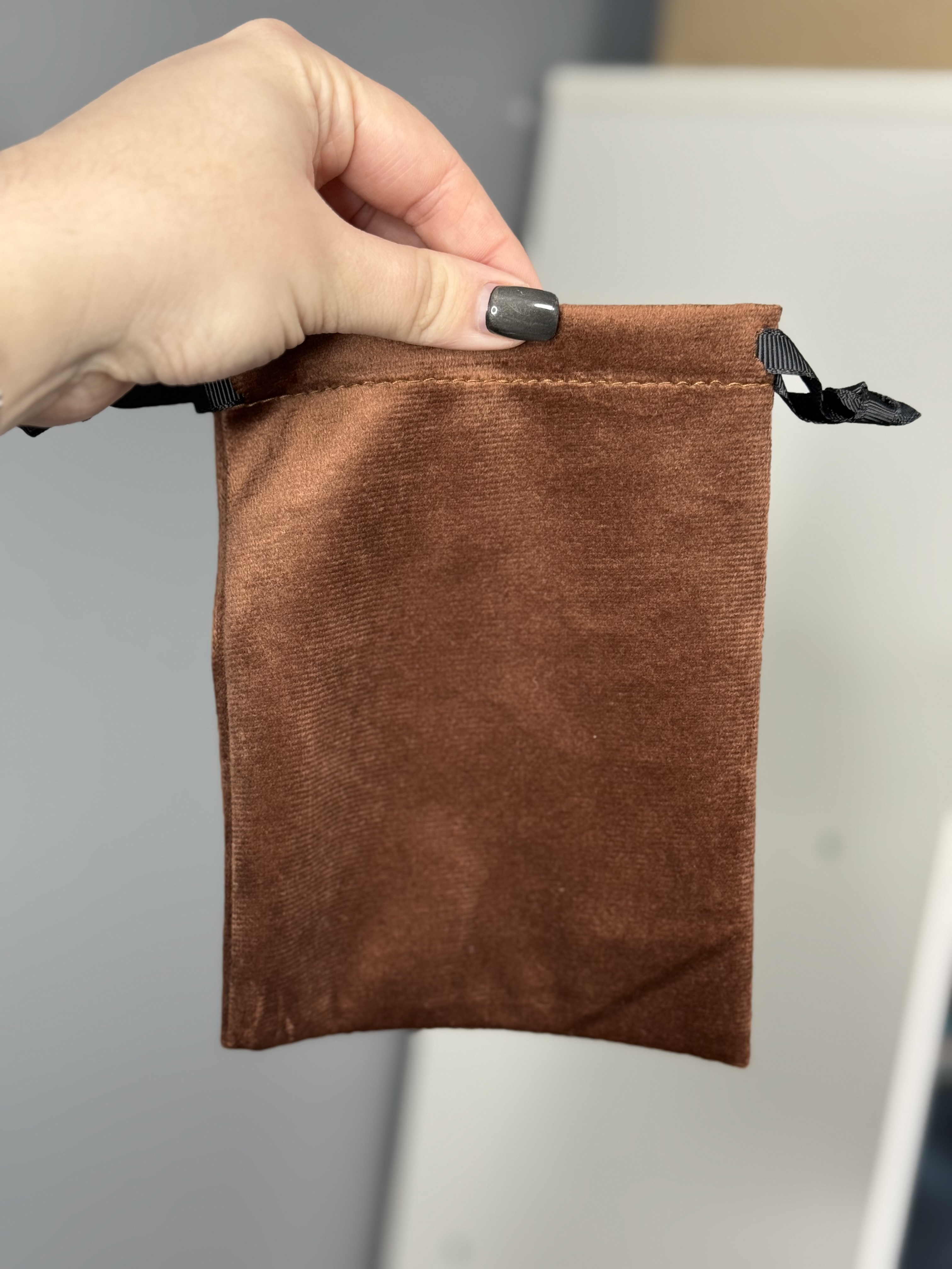 Оксамитовий мʼякий мішечкок для зберігання карт, рун, камінців Шоколадний