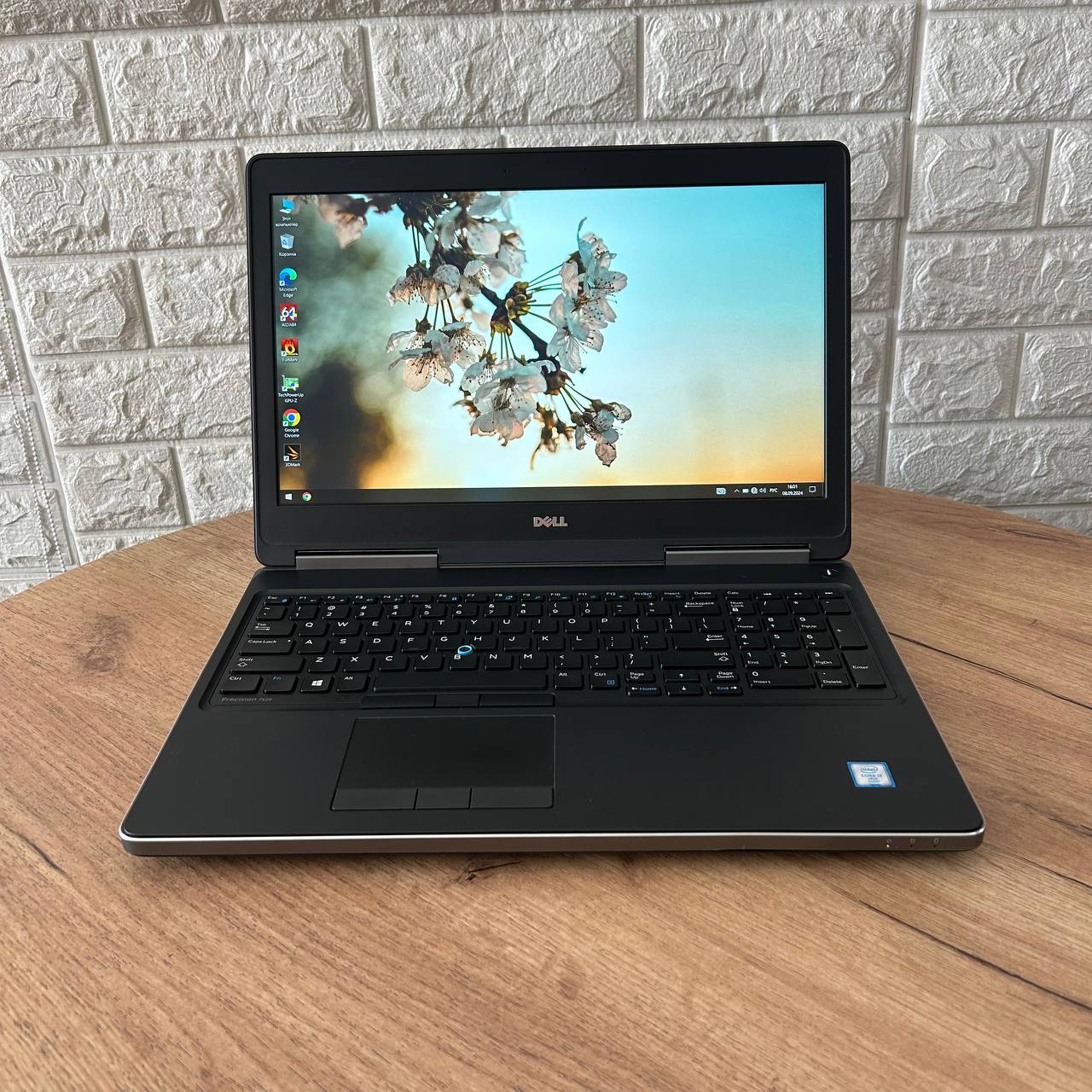 Dell Precision 7520 (core i7 6Gen/Quadro)