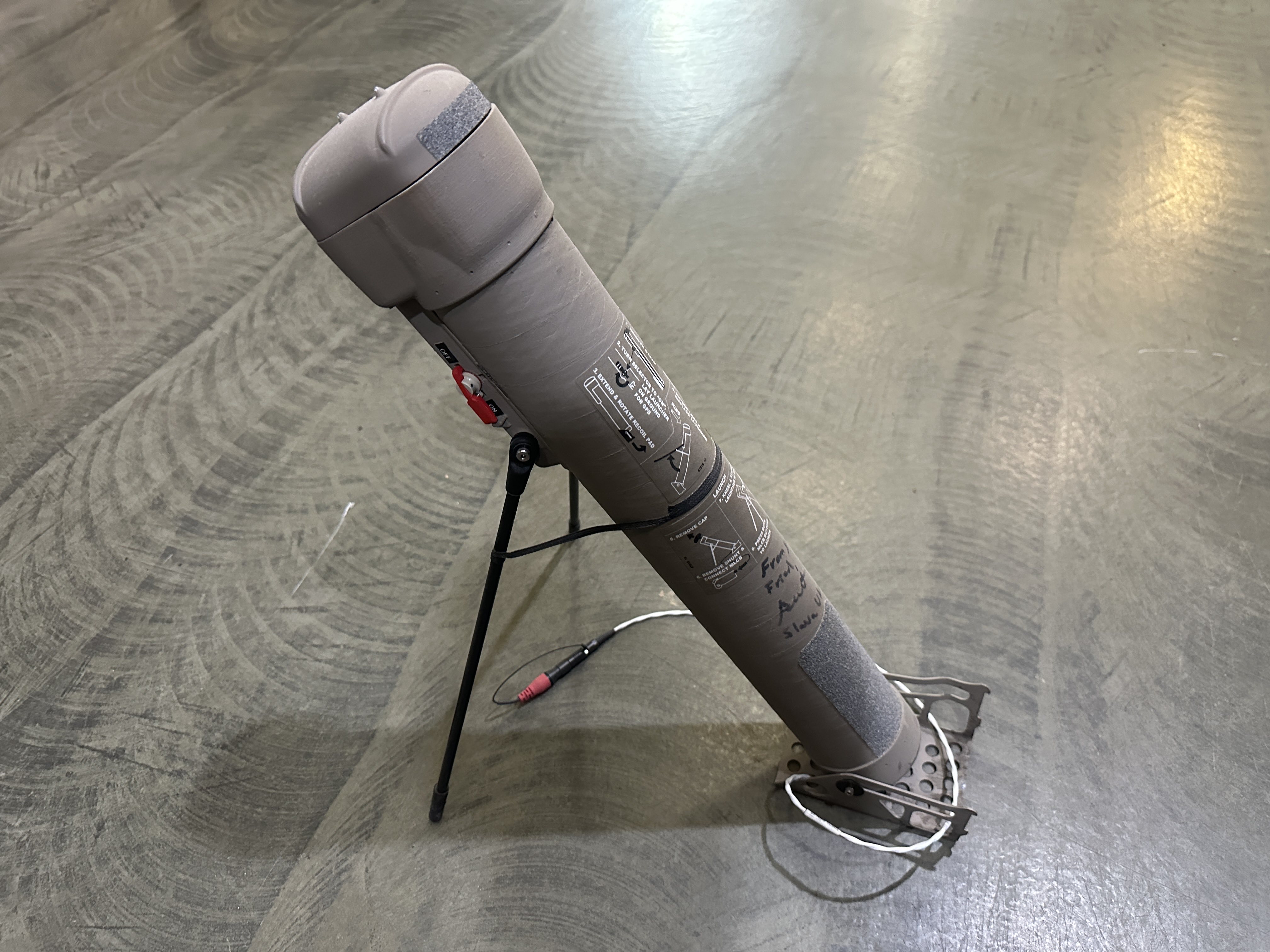 Тубус Switchblade 300 з афтографом баті AeroVironment