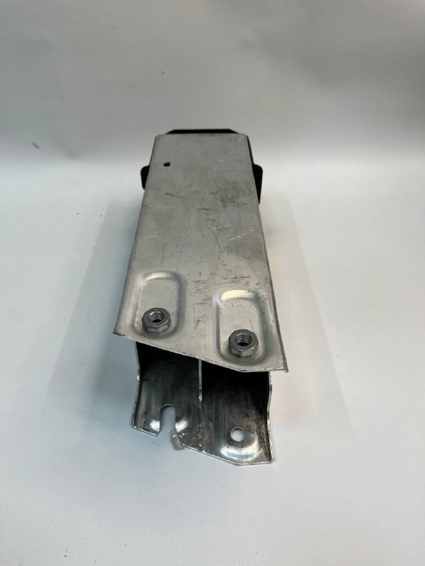 Лонжерон на Tesla M3 передній правий 2024