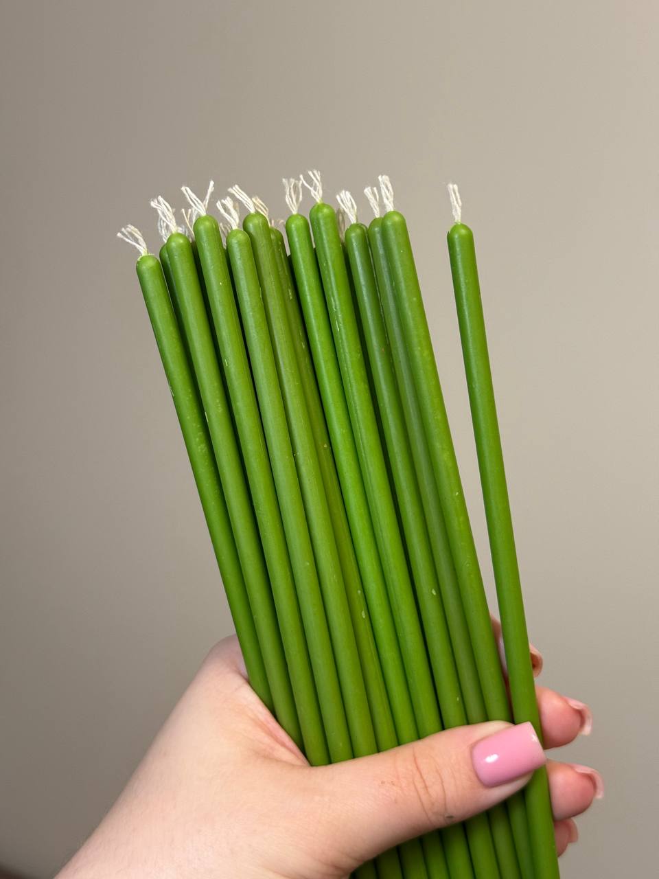 Воскові свічки зеленого кольору 20 см