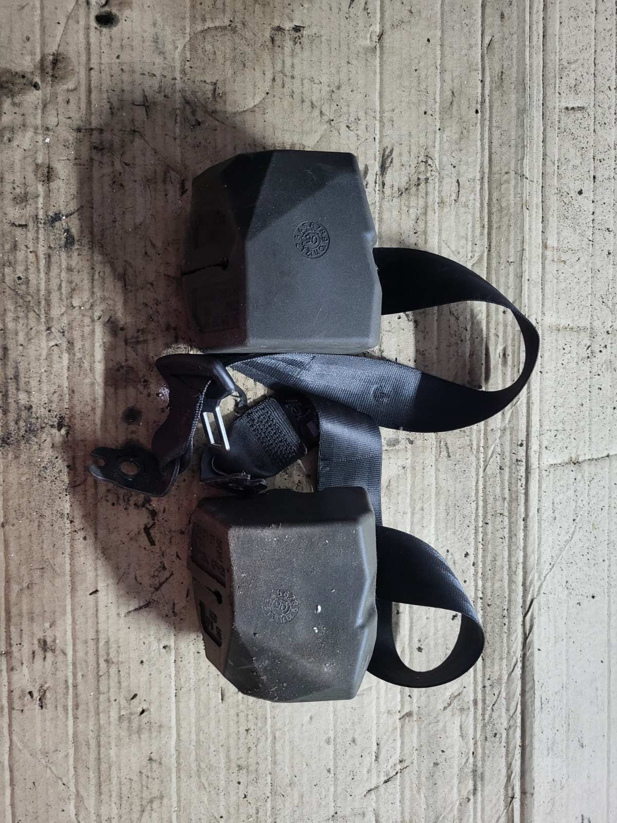 Пара задніх ремнів безпеки Passat B6 BMP універсал