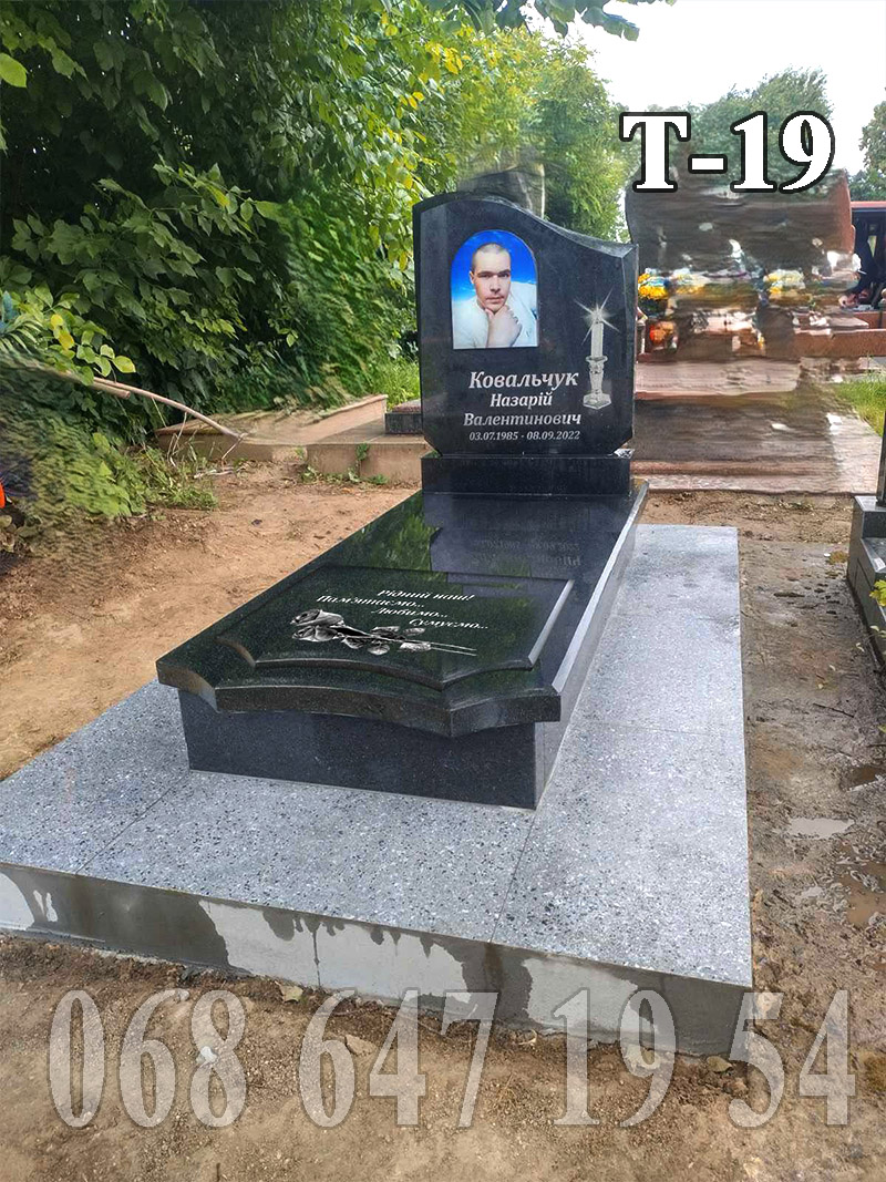 Пам’ятник Т-19 одинарний чорний з фотосклом