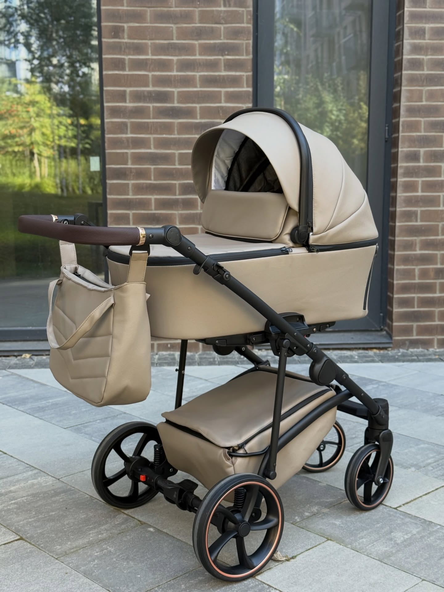 Коляска 2в1 Baby Pram Evelyn екошкіра Cappucino