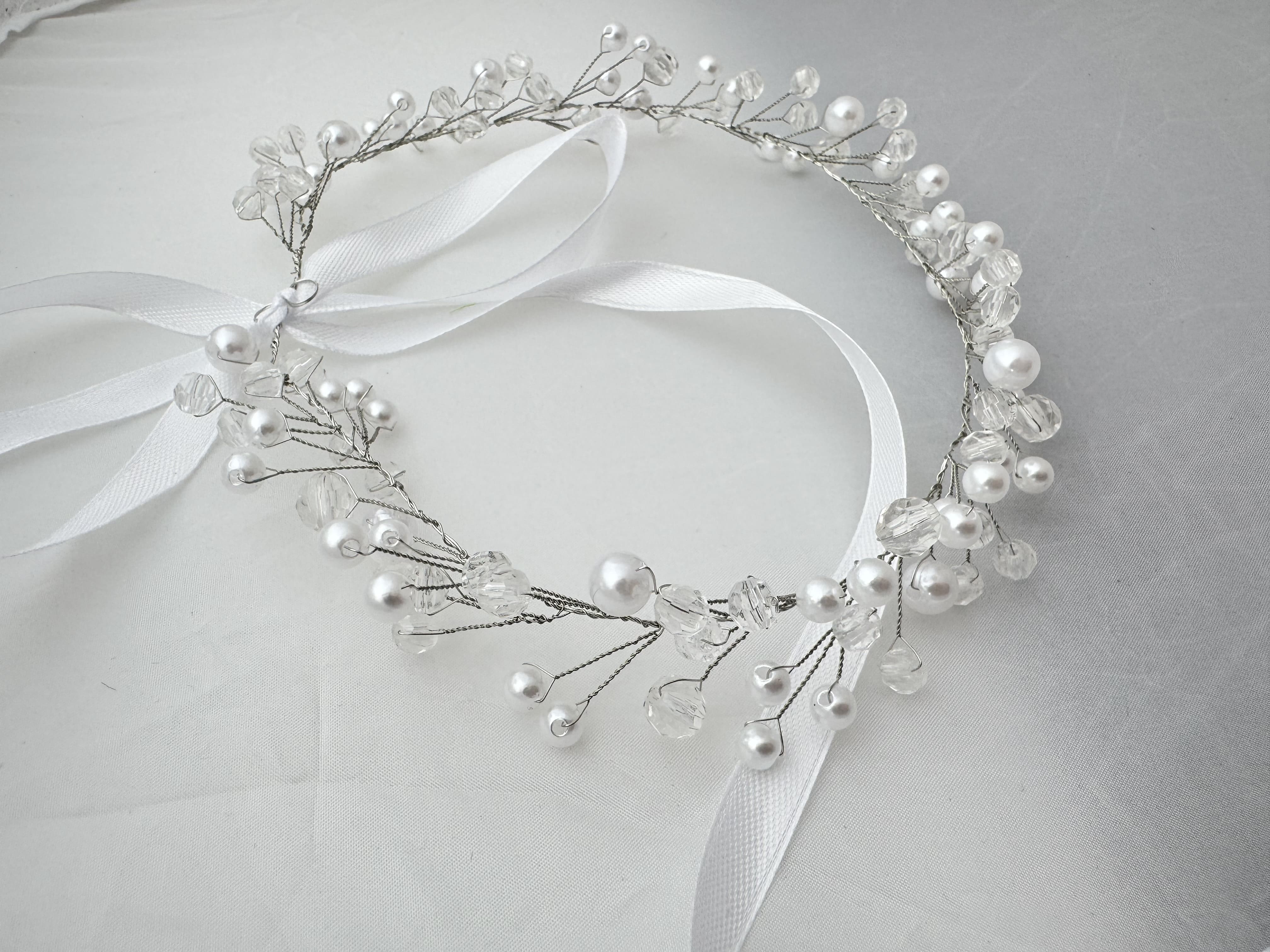 Віночок до першого причастя з перлинками та білою стрічкою