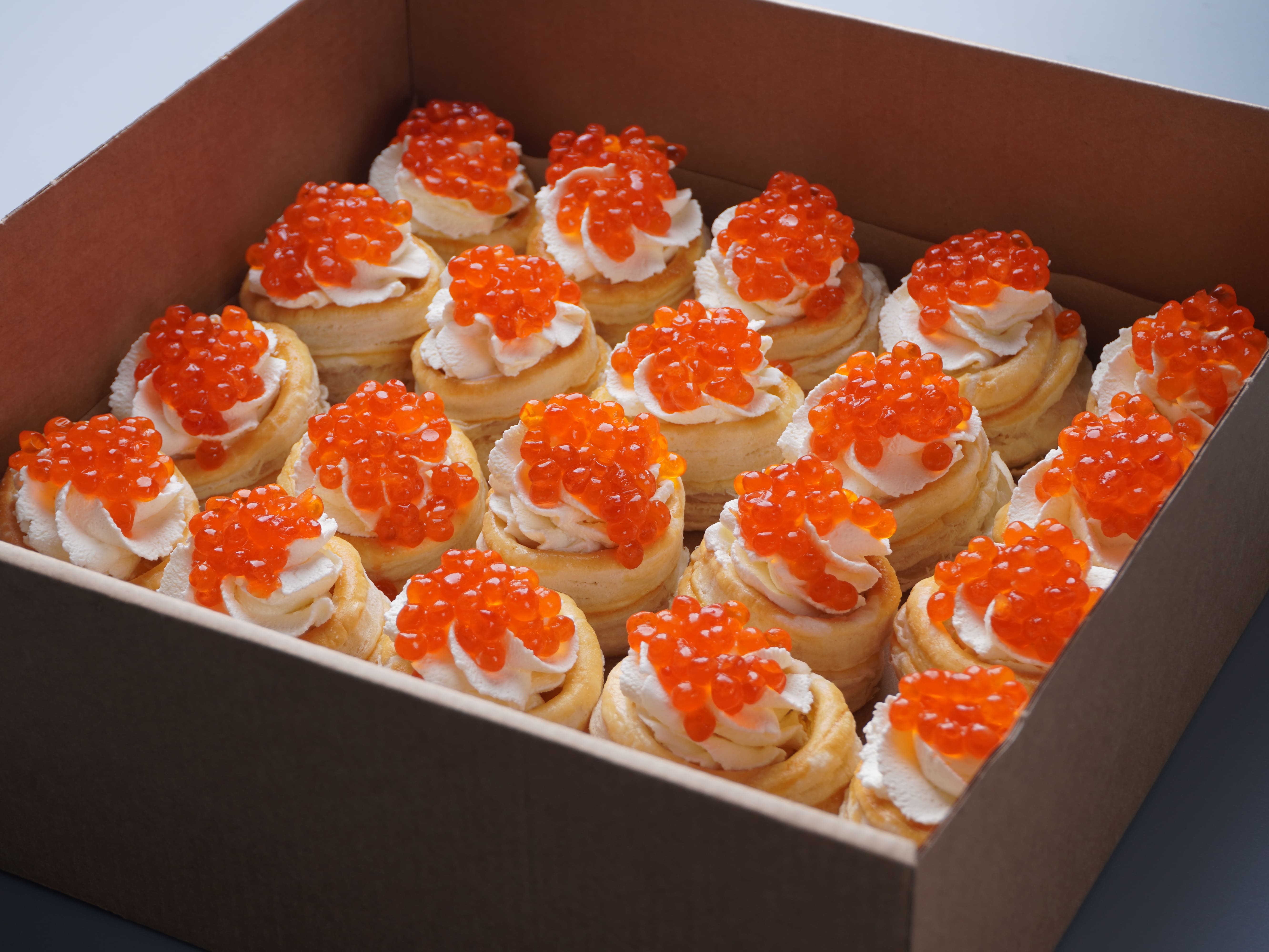 Бокс валованів з ікрою та сирковою масою (20 шт - 700 грам)