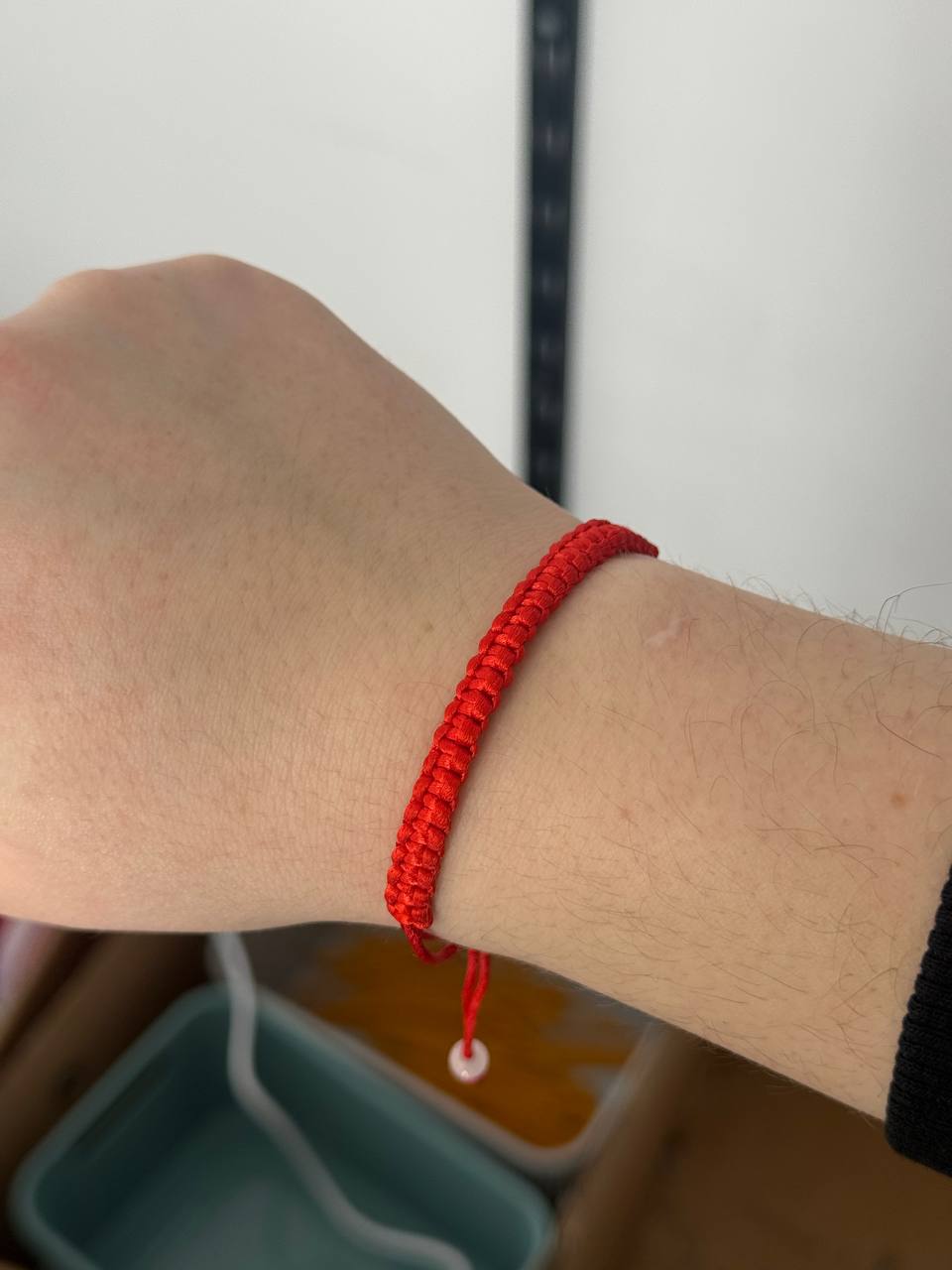 Червоний захисний браслет