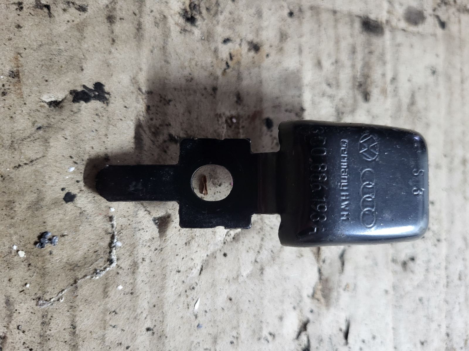 Кронштейн кріплення задніх сидінь Passat B6 Універсал BMP