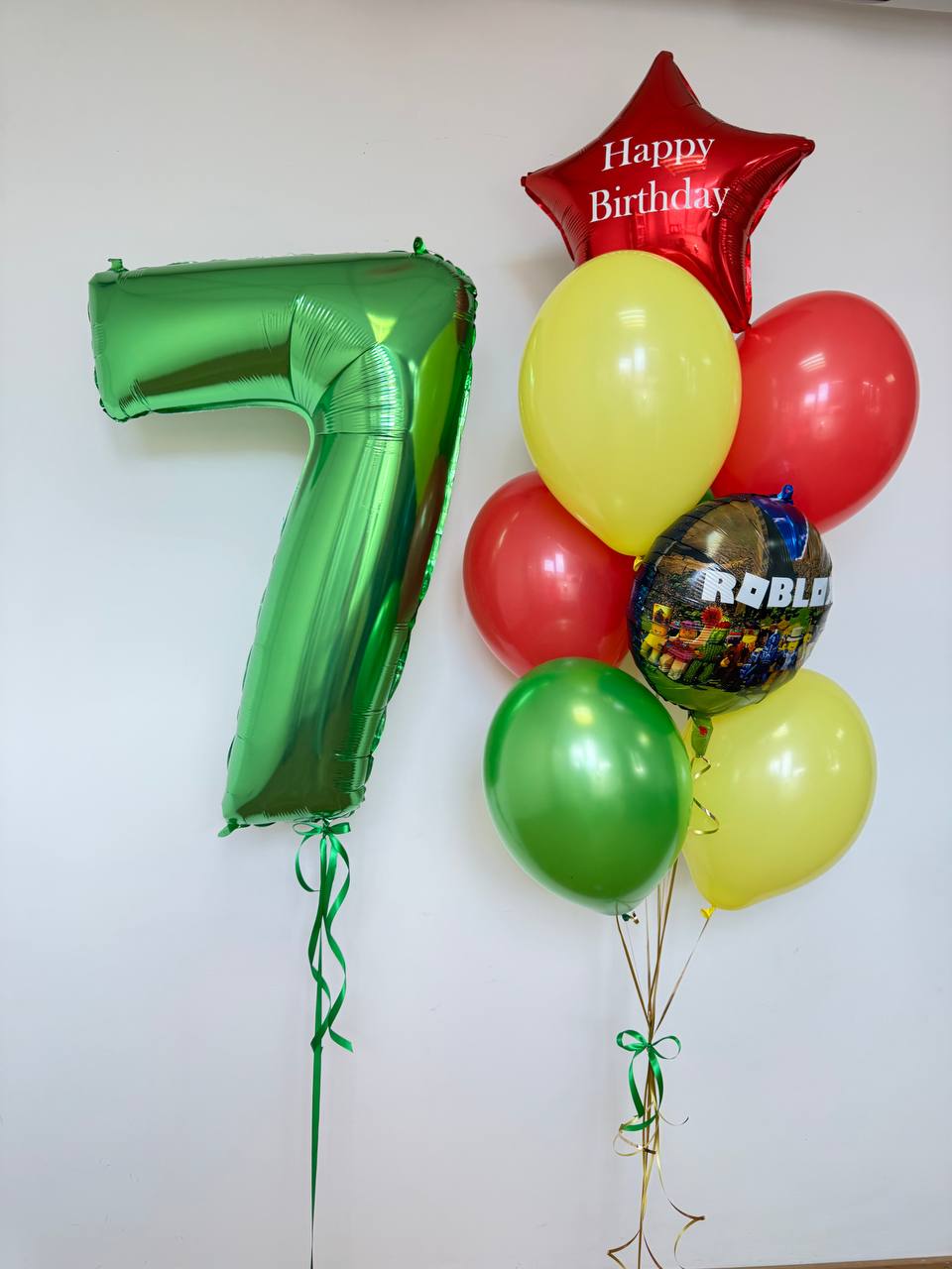 Італійська цифра-гігант, зірка з індивідуальним написом та зв’язка з 7 кульок