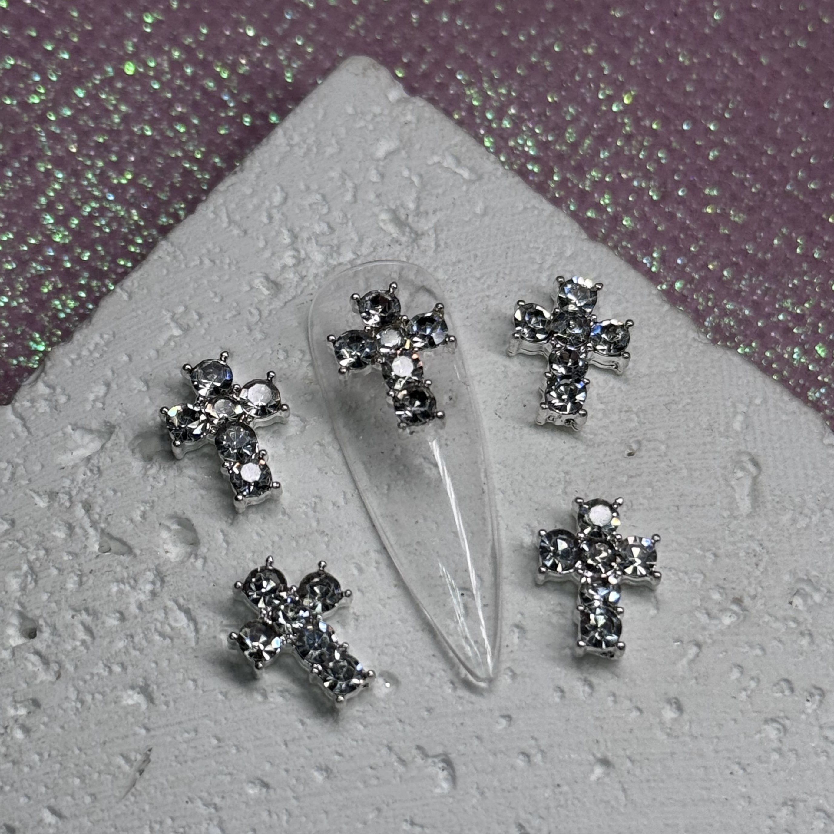 Фігурка для нігтів "Хрестик в камінчиках"