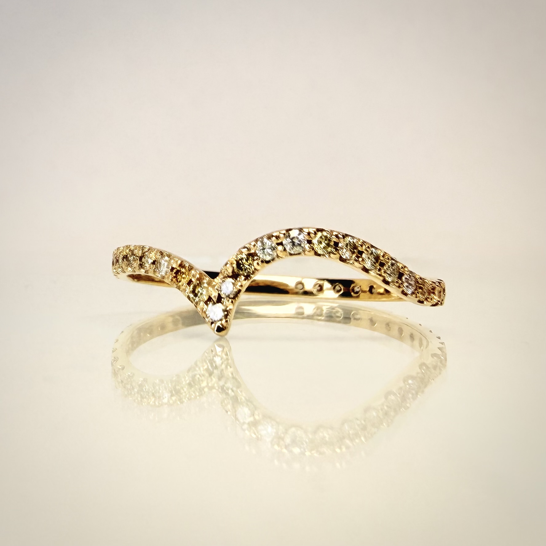 14K Chevron timanttisormus 0,38 ct – Keltakulta