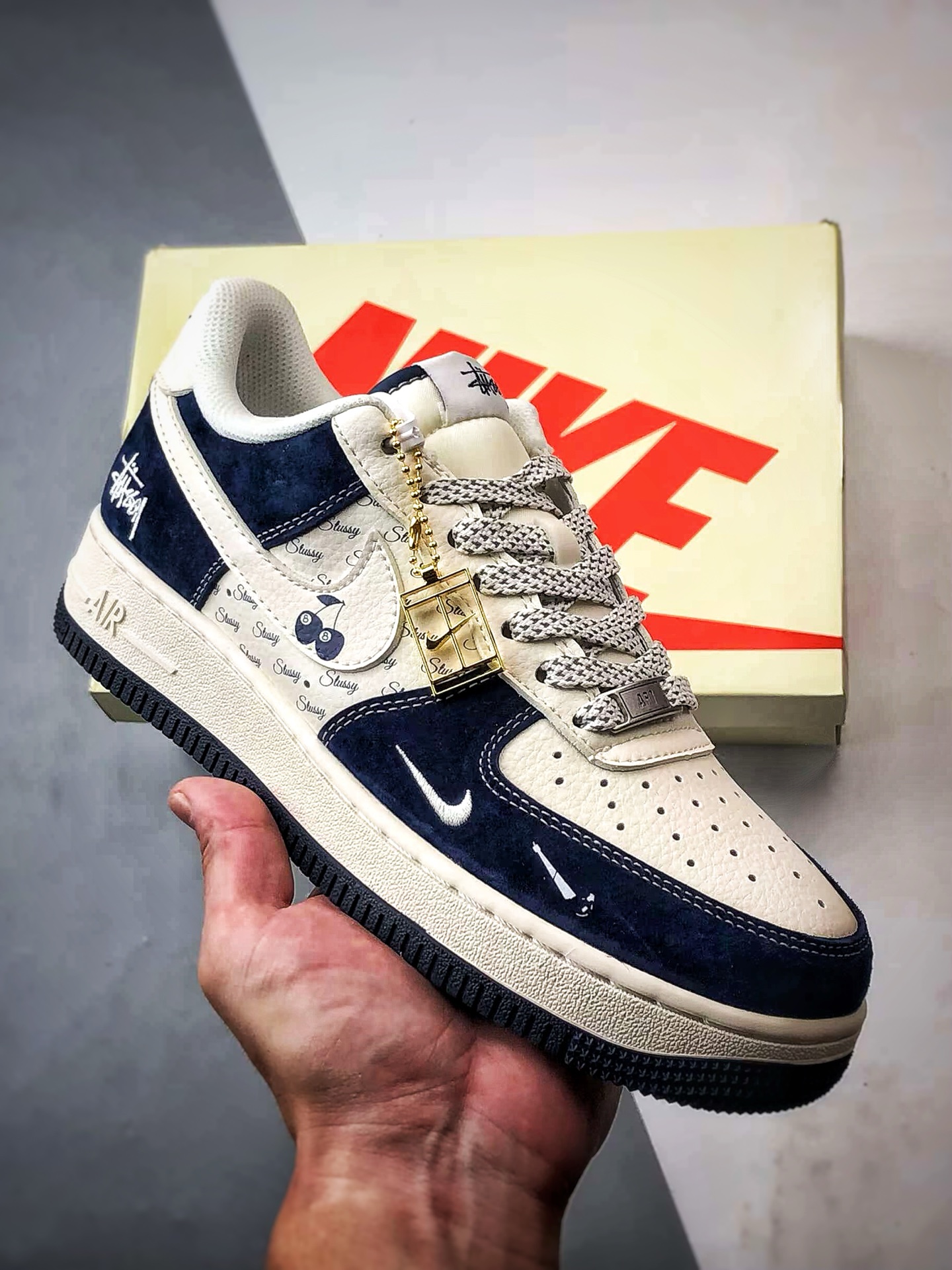 Stussy x Air Force 1 Low SM6188-673