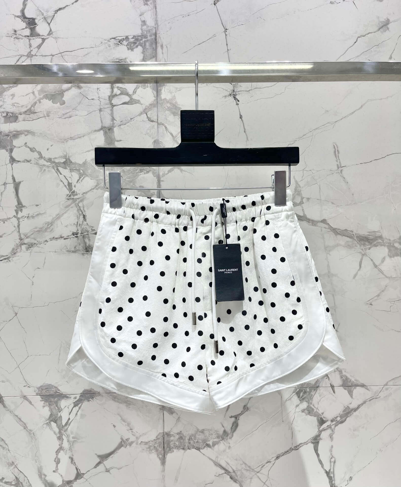 Yves Saint Laurent шорти