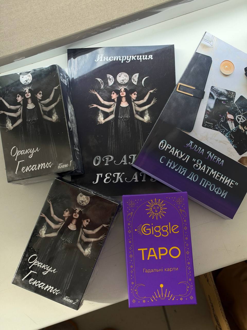 Набір оракулів Затемнення Аміри + Геката з книгами ПРЕМІУМ ВЕРСІЯ