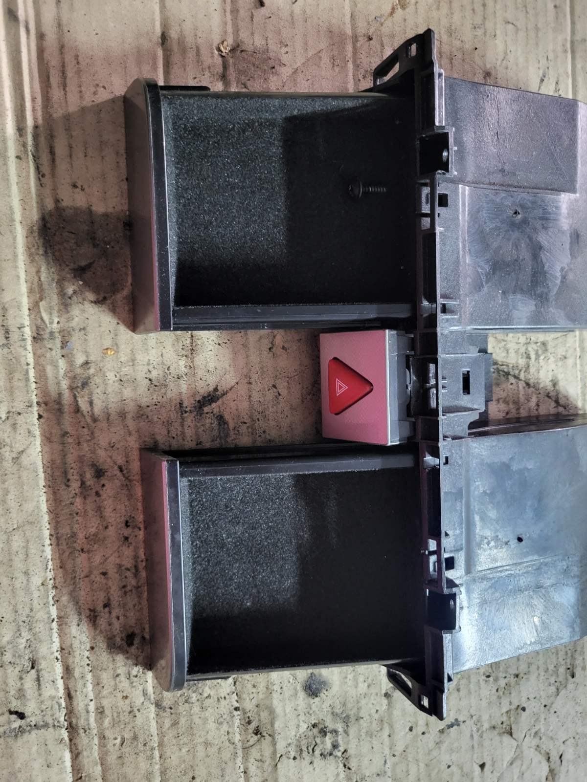 Речові ящики з кнопкою аварійки Passat B6 BMP