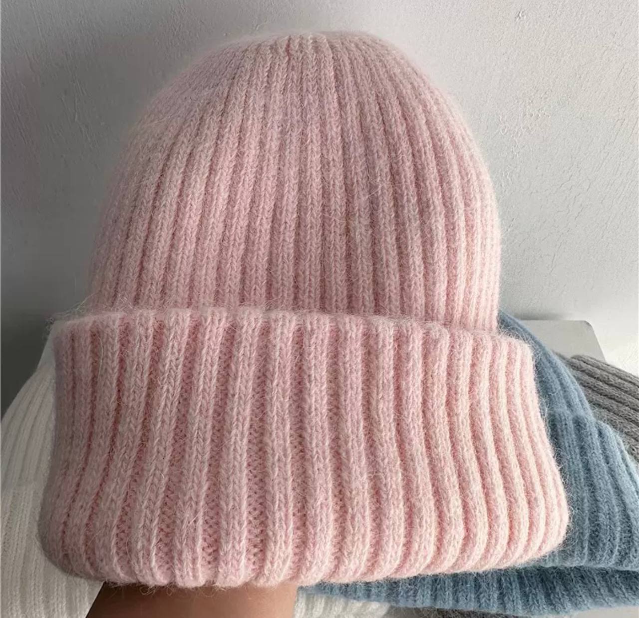Жіноча шапка рожева в рубчик, М'яка шапка в рубчик