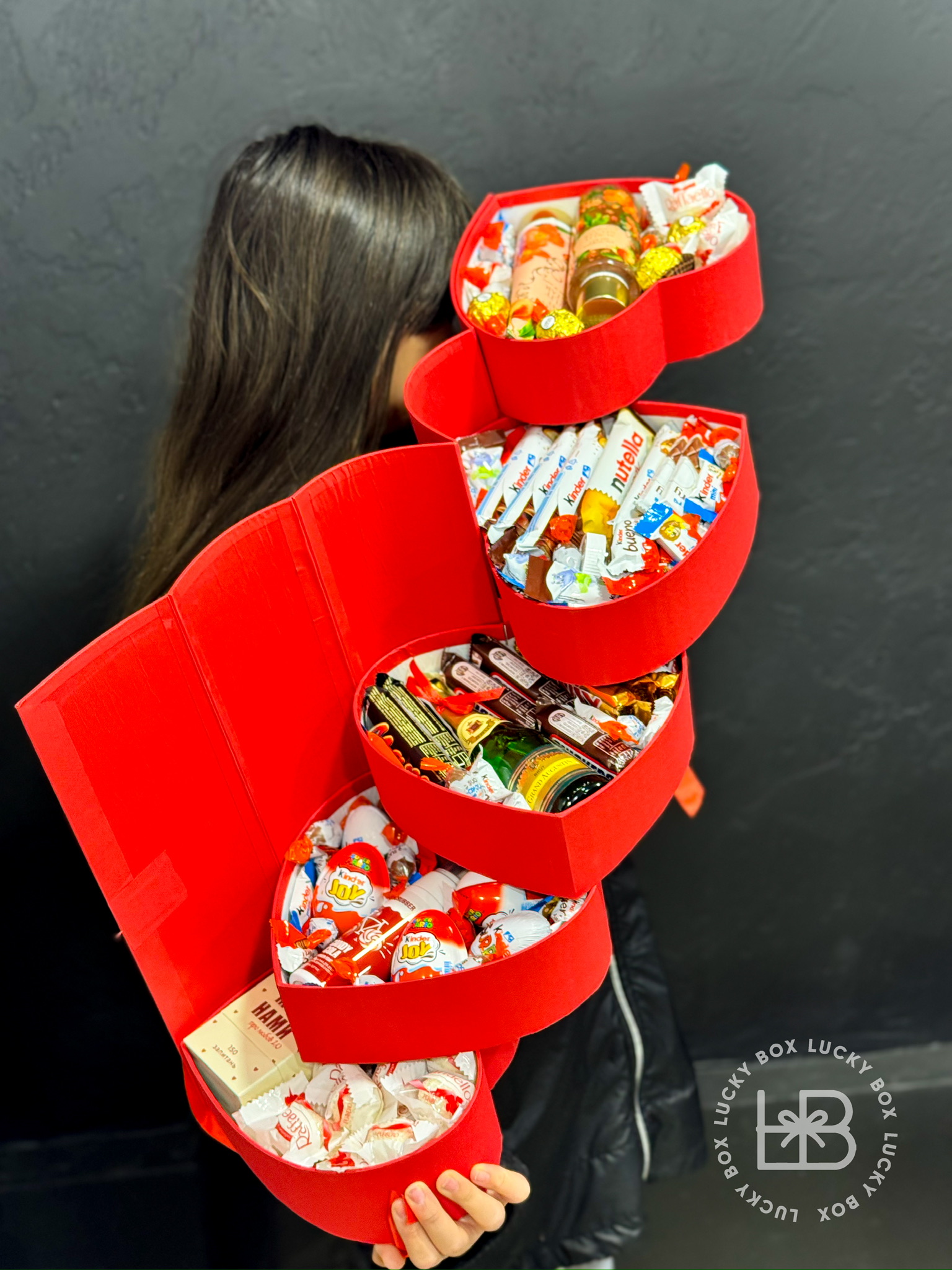 5 - ти ярусний бокс серце з грою та косметикою