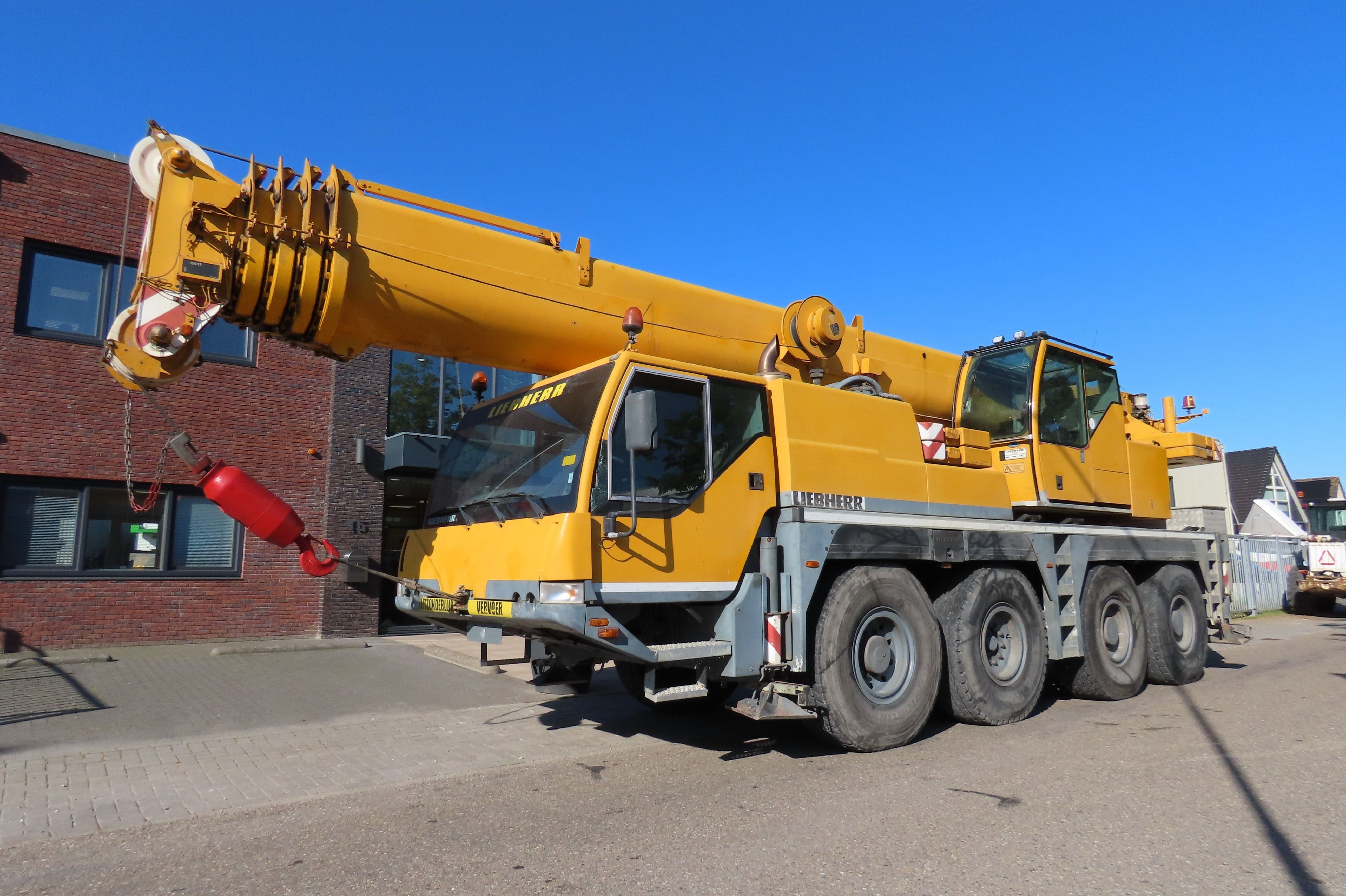 Автокран Liebherr LTM1060-2 | 2001 рік | 12 233 мотогодин |