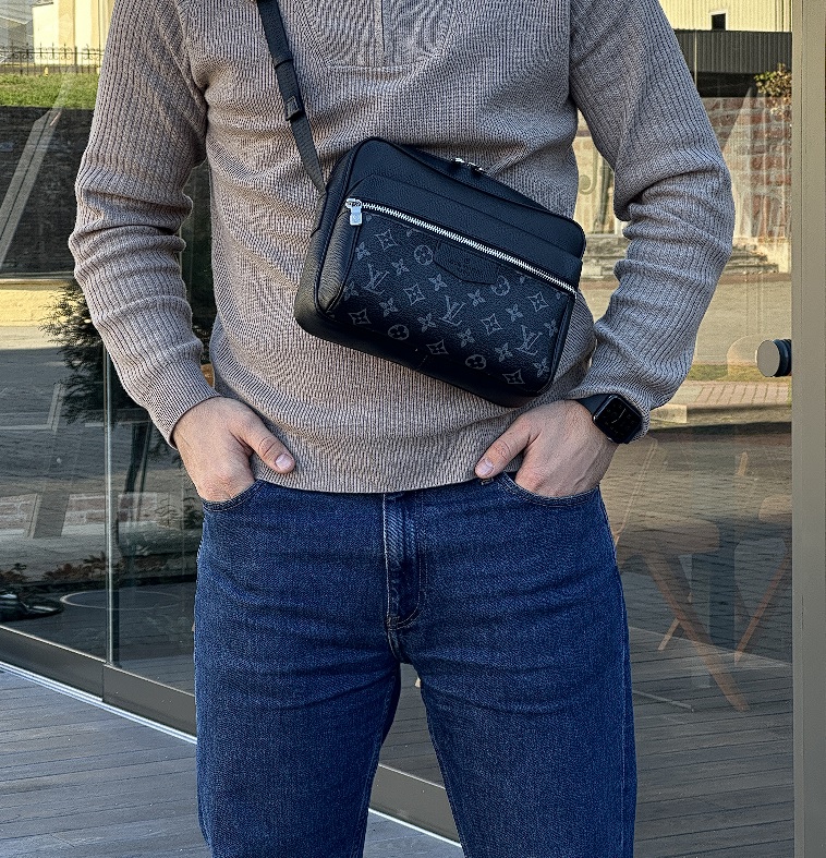 Louis Vuitton Eclipse Outdoor Messenger Monogram Taiga Black