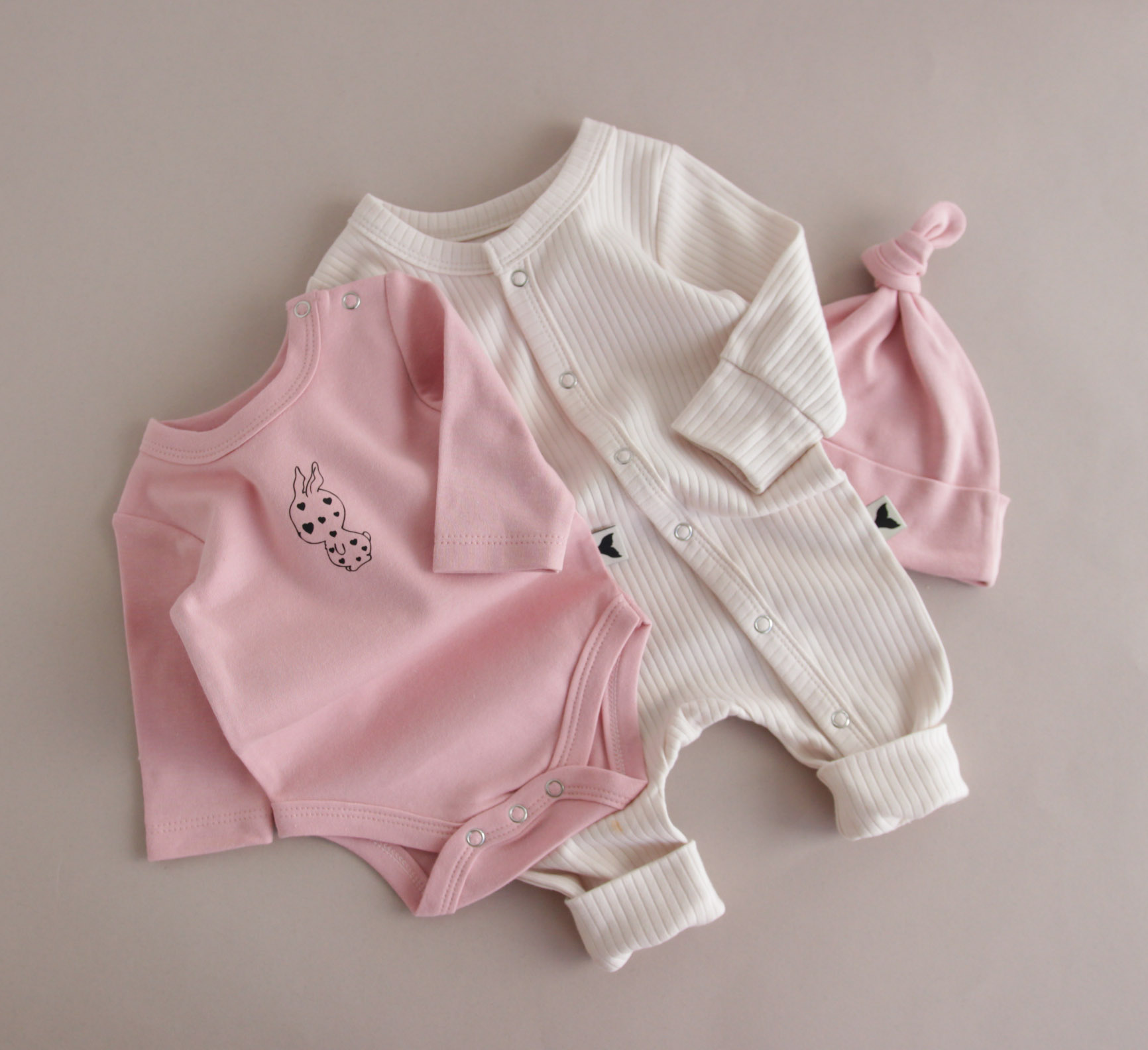 Комплект,  ромпер та шапочка для дівчинки