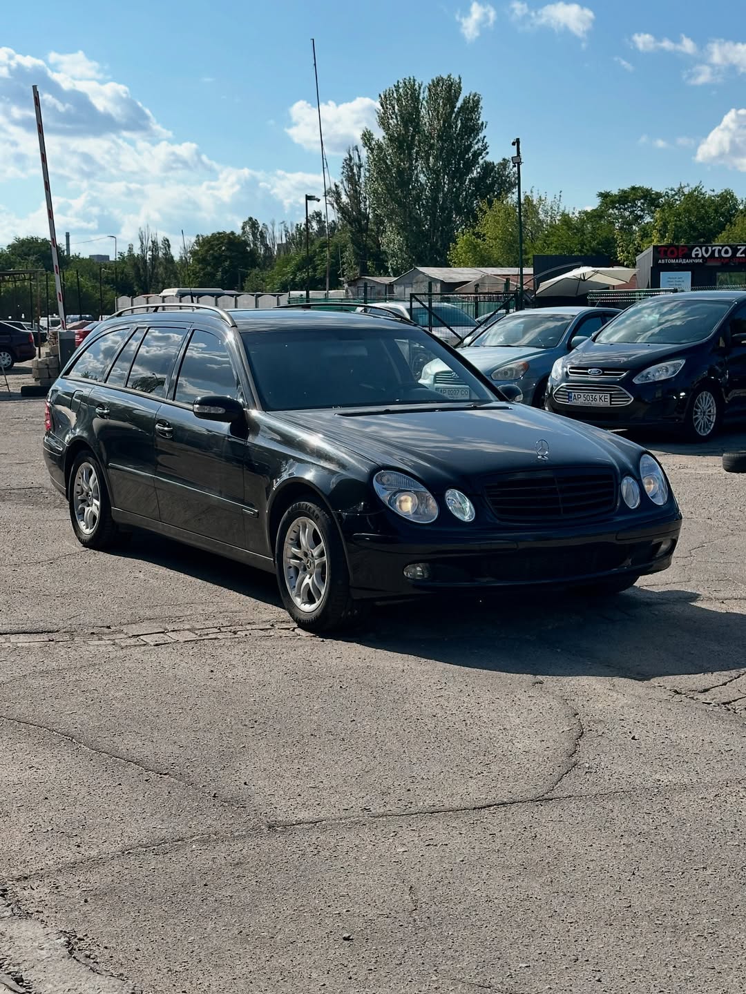 Mercedes Benz E211