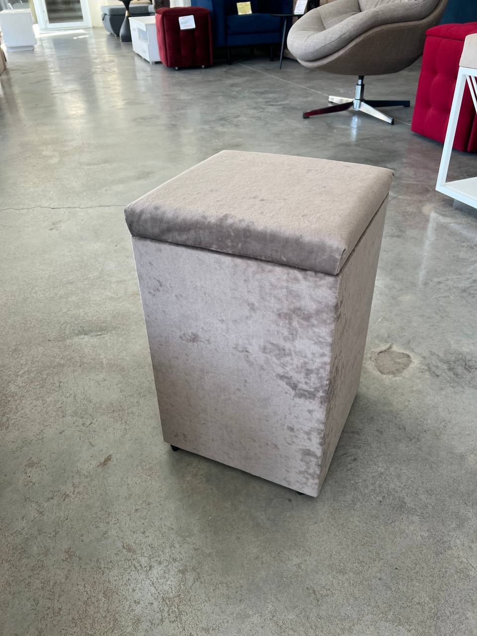 Пуф відкривний