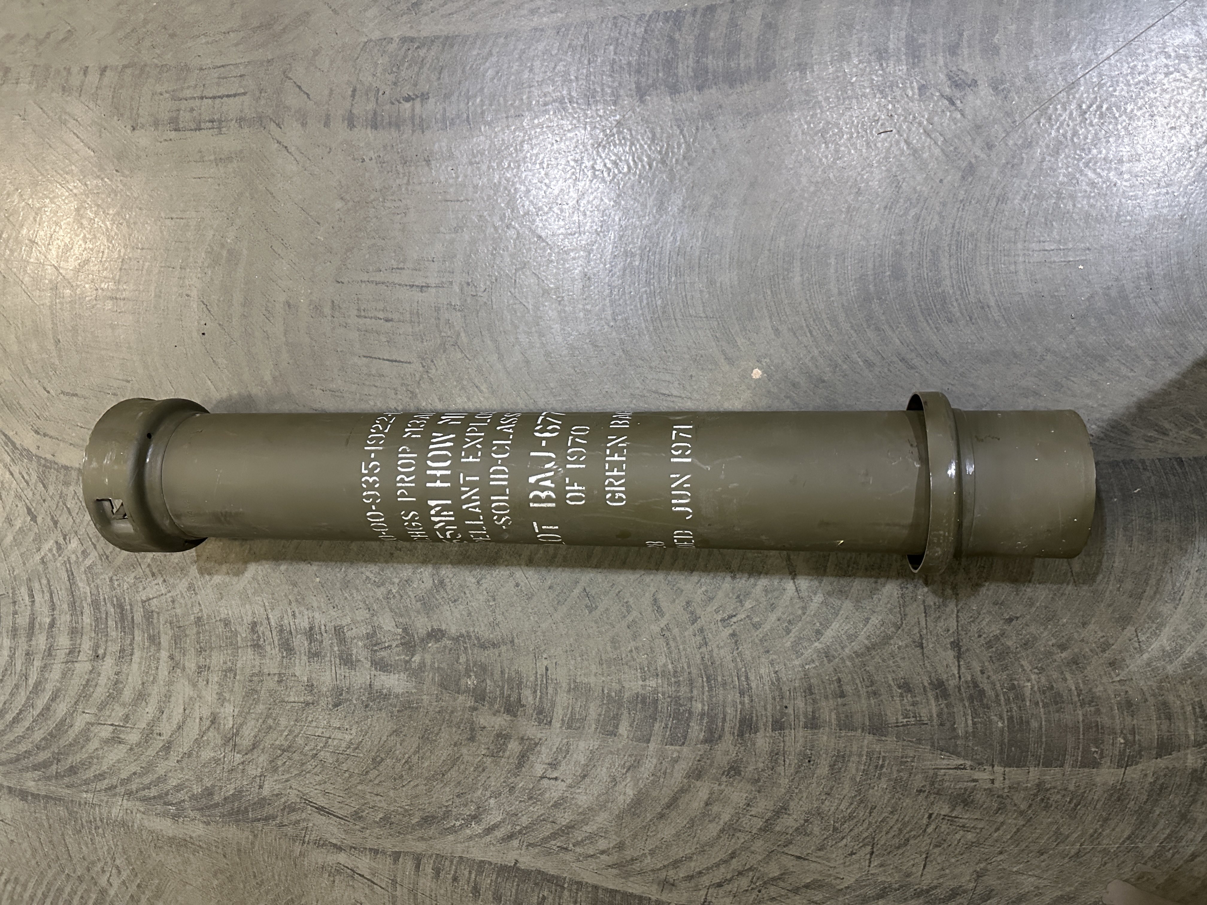 Герметичний тубус порохового заряду 155 мм (компактний тип). Трофей