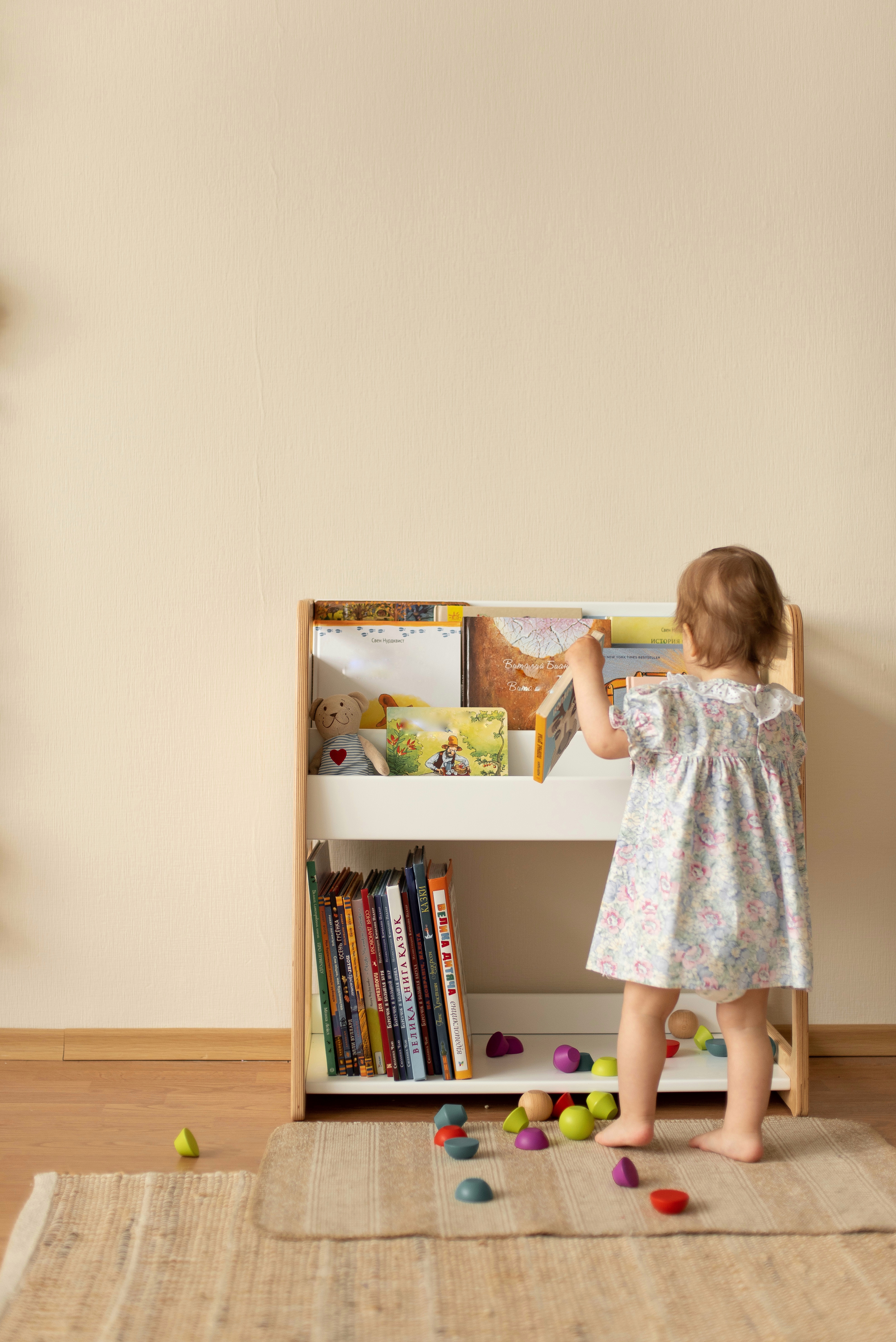 Дитячий стелаж дизайнерський Монтессорі для іграшок та книжок дерев'яний Кубі - Натуральний/білий