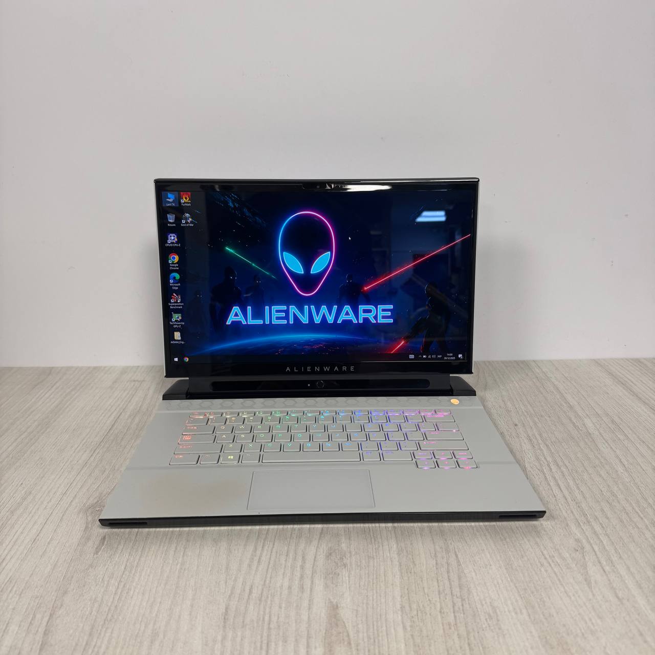 Dell Alienware m15 R3 White