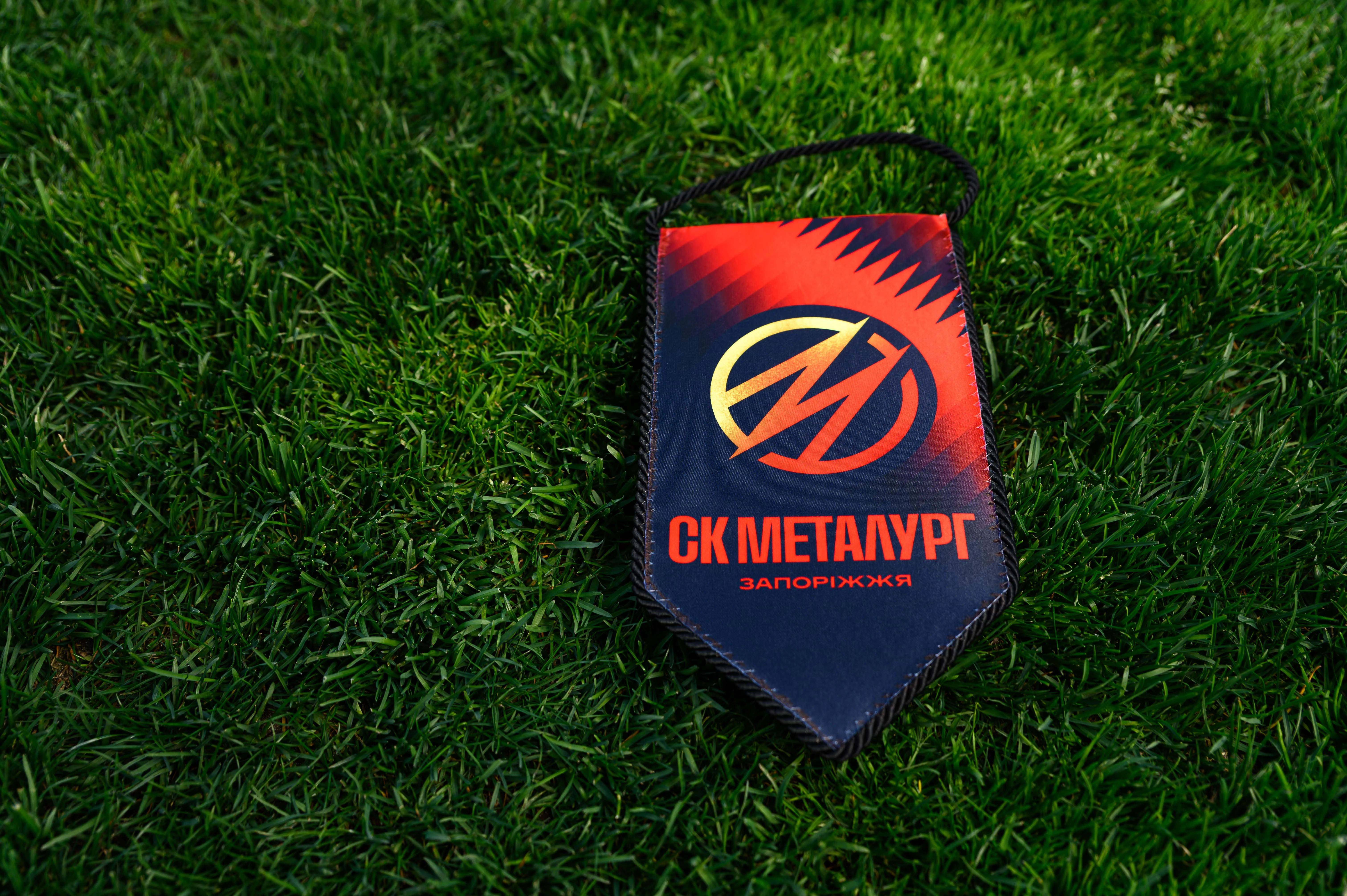Офіційний вимпел СК «Металург» Запоріжжя сезону 2025-2026