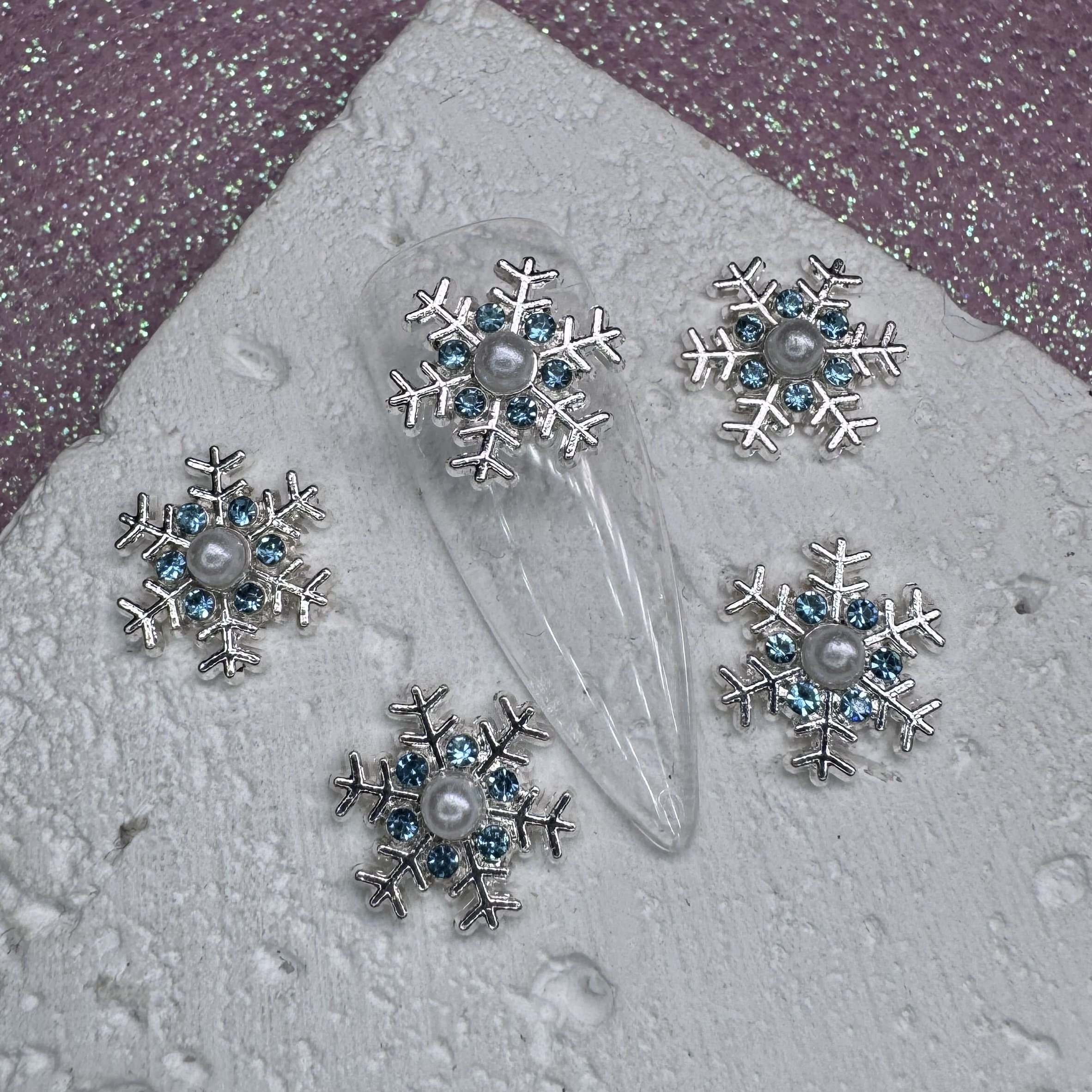 Фігурка для нігтів "Сніжинка з перлинкою"