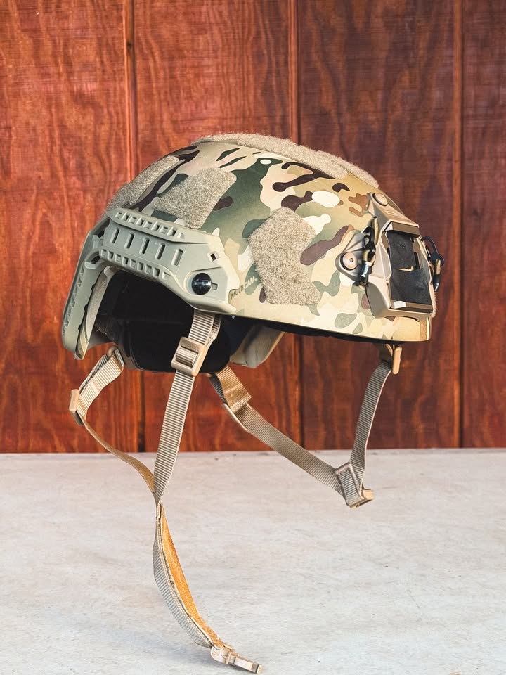 Оригінальний полегшенний балістичний шолом "Ops-Core Legacy FAST SF High Cut" від американського преміум бренду "Ops-Core".