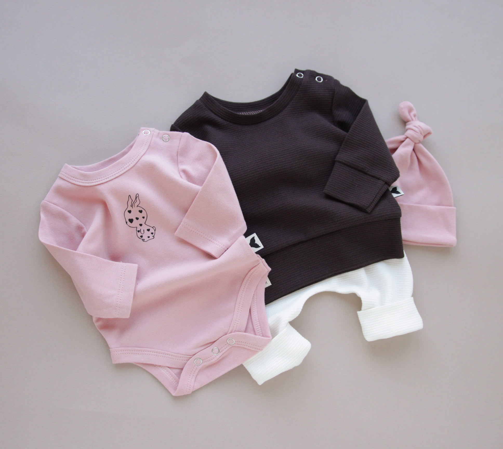 Комплект костюмчик у вафельку , бодік та шапочка