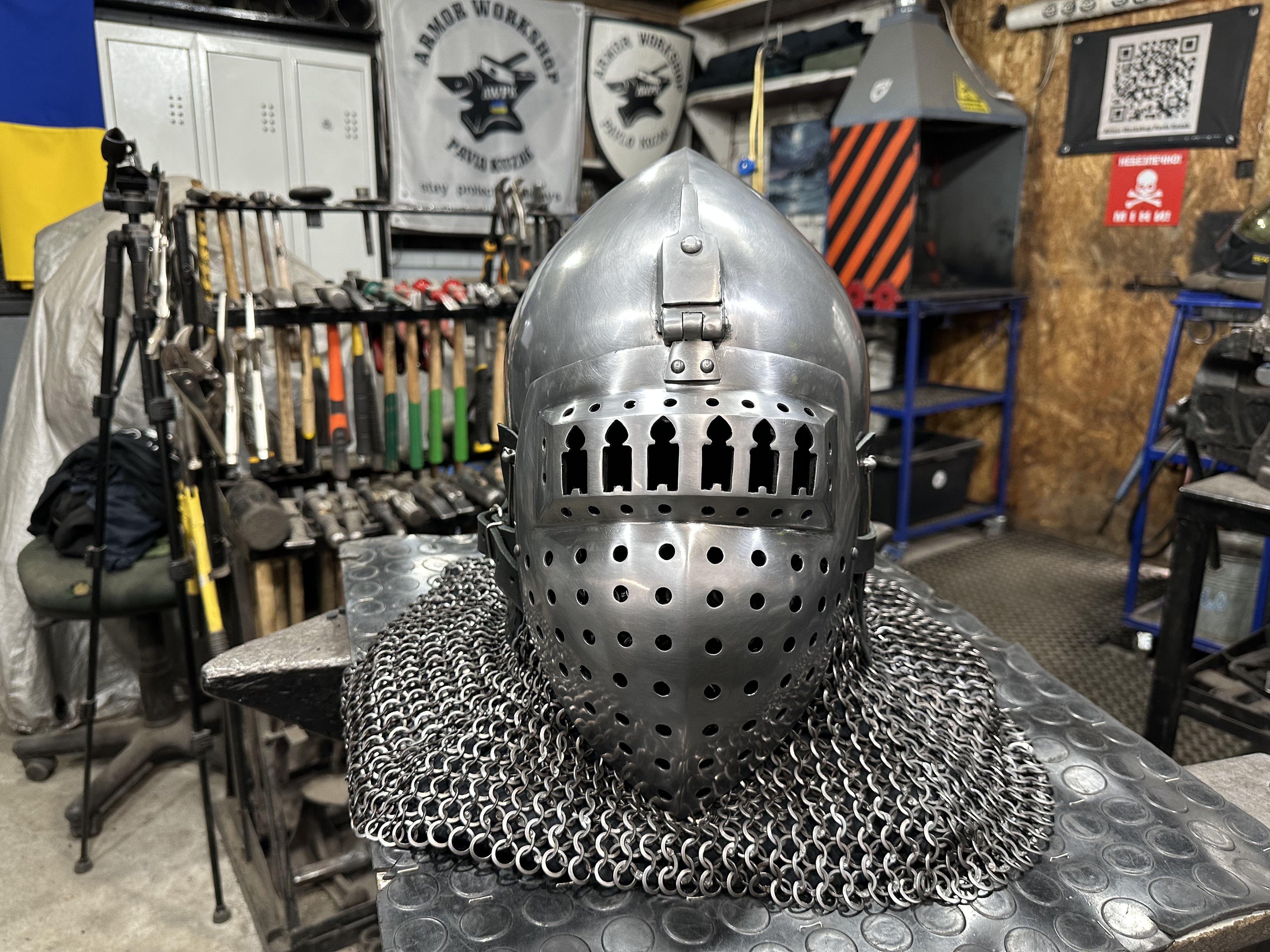 Armor helmet Bascinet Bavarian klapvizor “with more breathing holes”