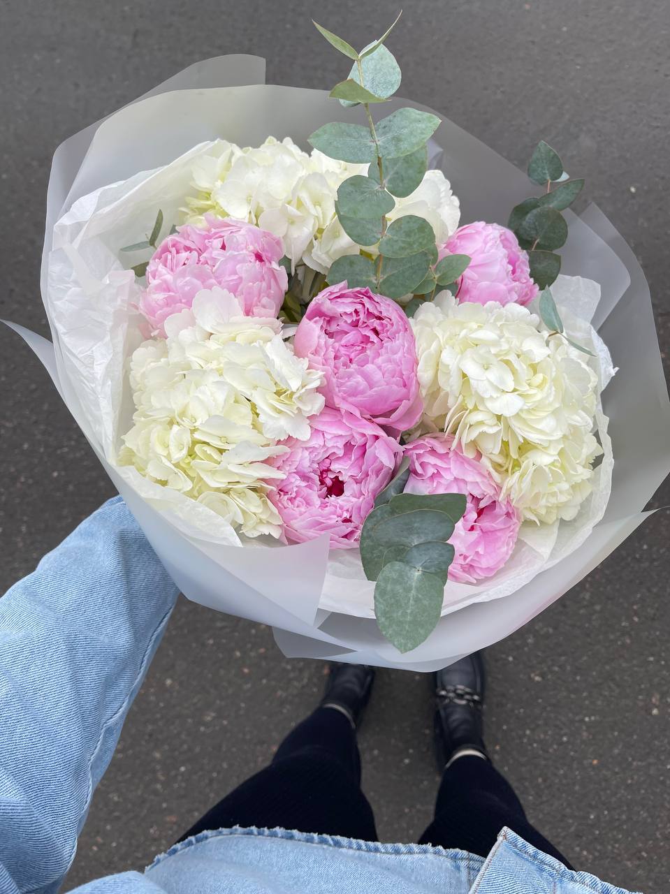 Гортензії у поєднанні з півоніями