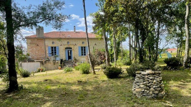 Belle maison de campagne à proximité d'un petit village dynamique du Lot et Garonne