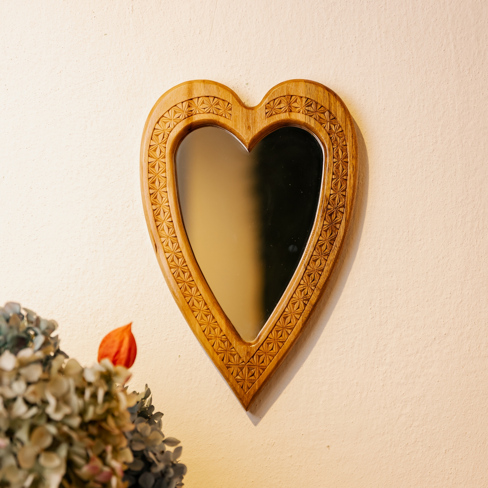 Дзеркало у різьбленій рамці, 30*20 см