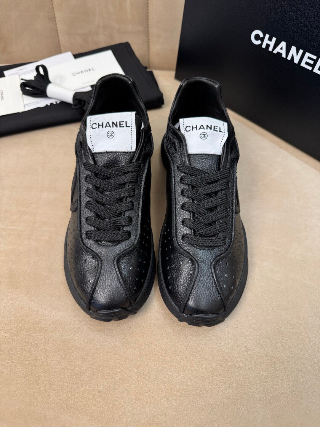 Chanel кросівки