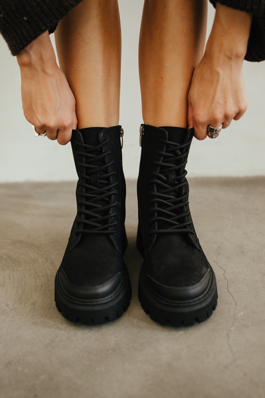 Боти зі шнурівкою з замшу та шкіри