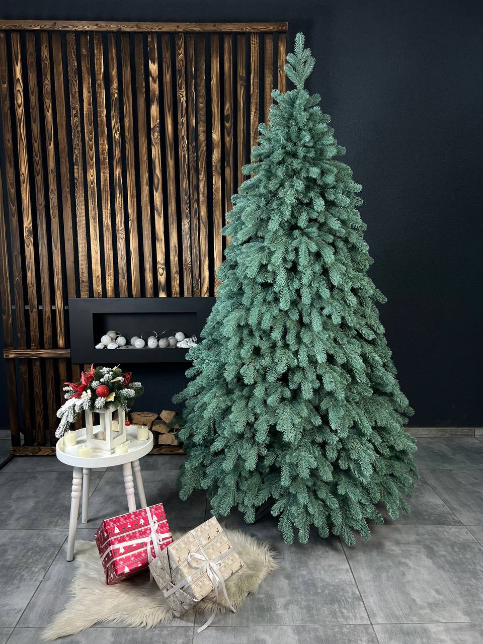 Ялинка «Тріумф» блакитна на нитці - 2.1м. 💙