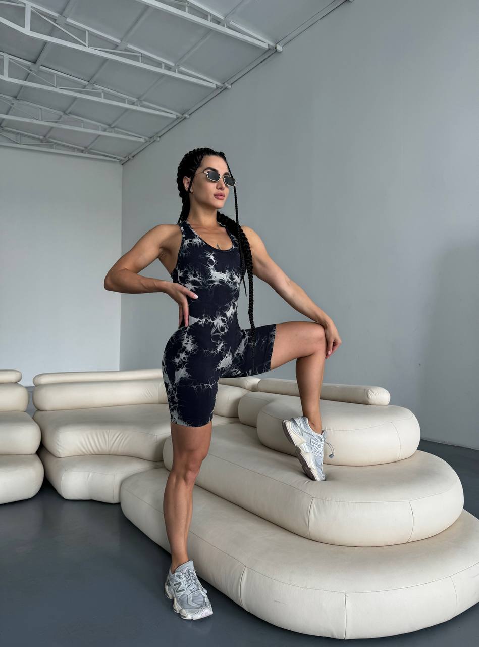 Комбінезон мармуровий вело із Пуш ап в чорно -білому кольорі