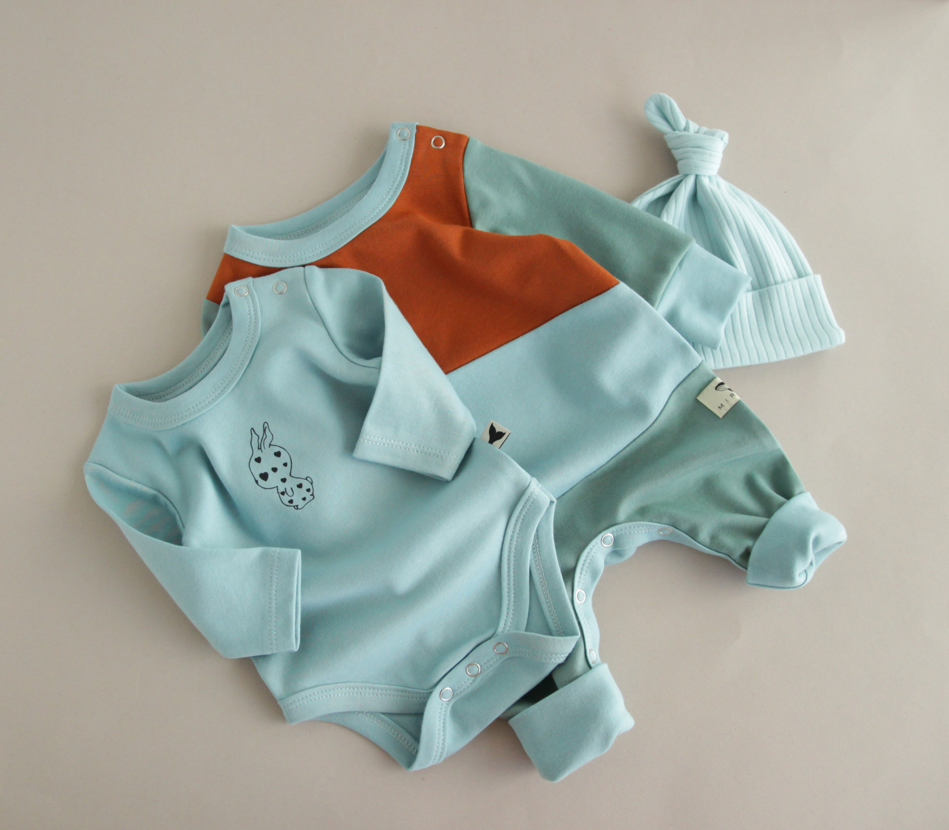 Комплект,  ромпер та шапочка для немовлят