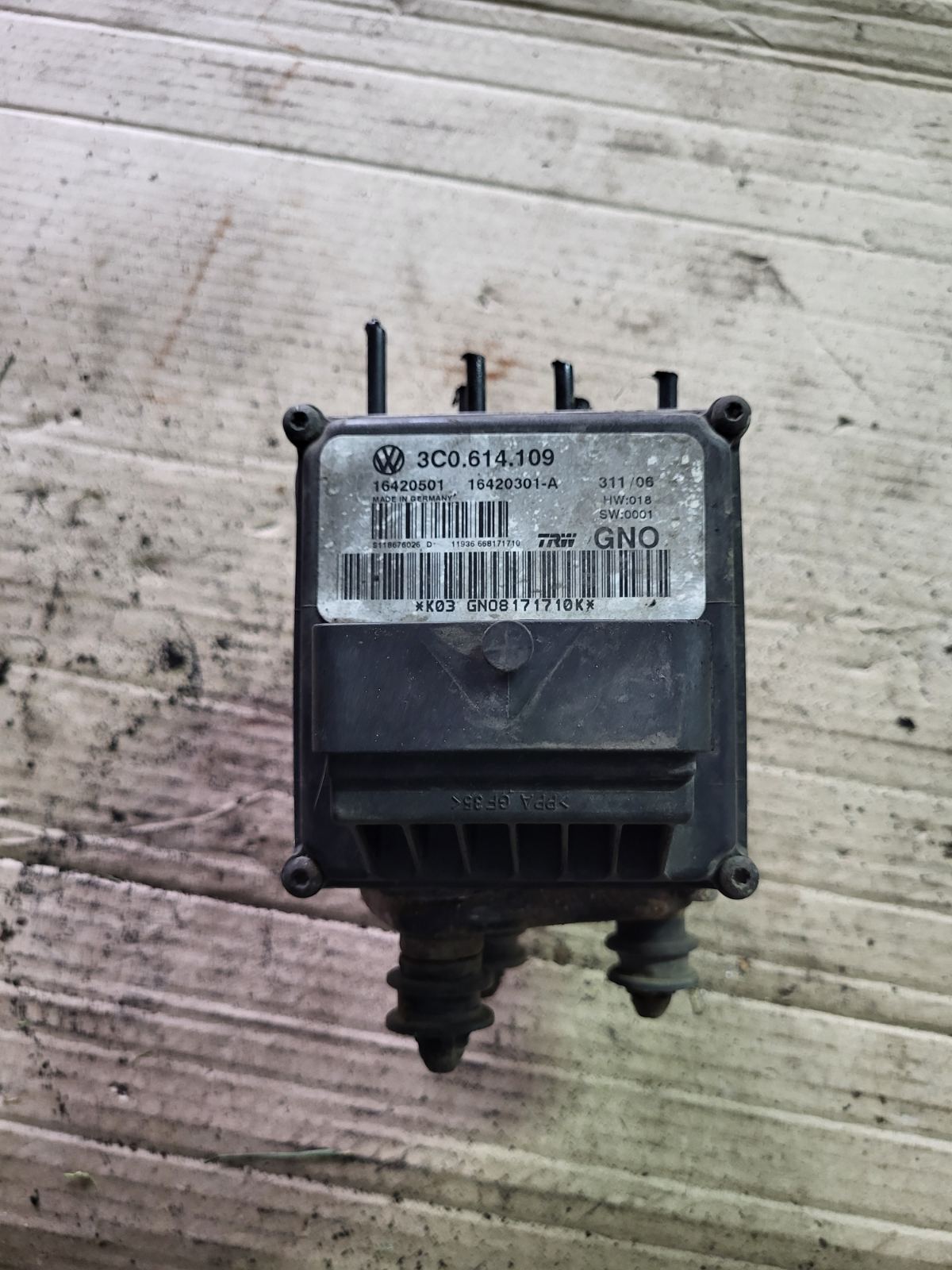 Блок керування ABS Passat B6 2.0 BMP