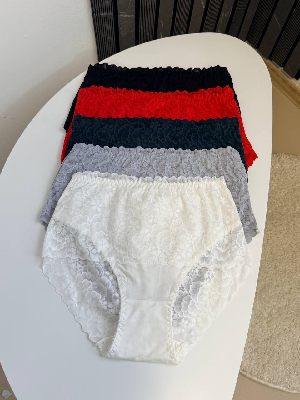 НІЖНА ХМАРИНКА НА ВИСОКІЙ ПОСАДЦІ