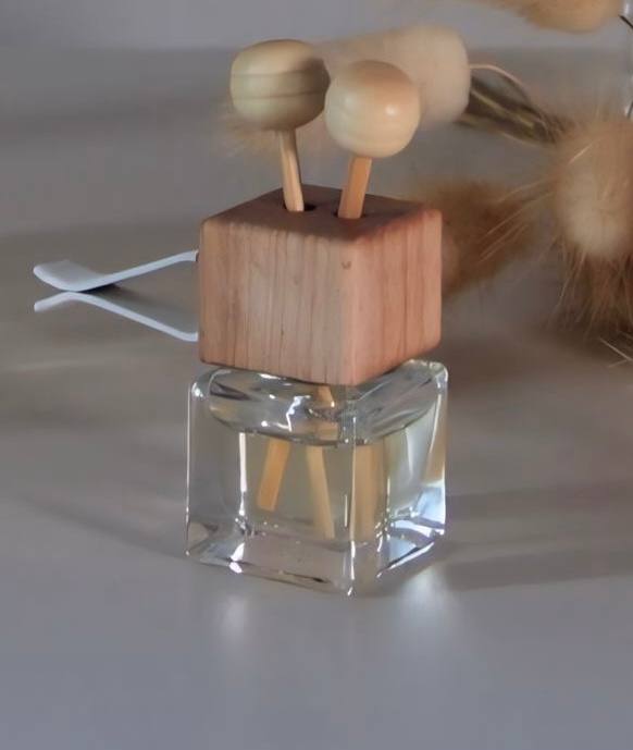 Autoparfum mit ätherischen Ölen